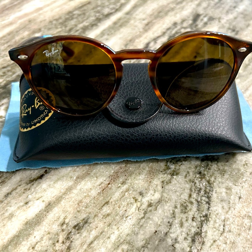 RAY-BAN RB2180 WOMENS SUNGLASSES NWOT